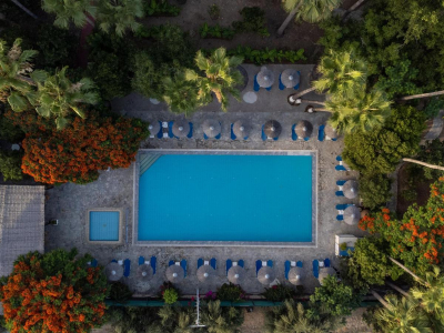  Hotel pool aireal