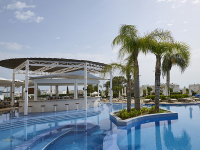  Oval Pool Bar