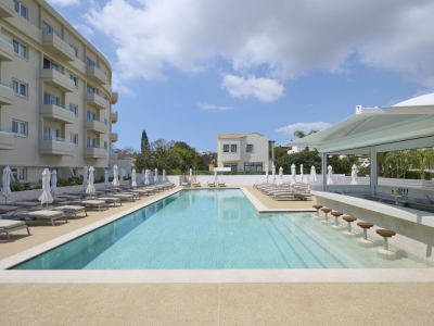  Adults Pool