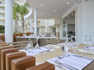  Reef American Grill