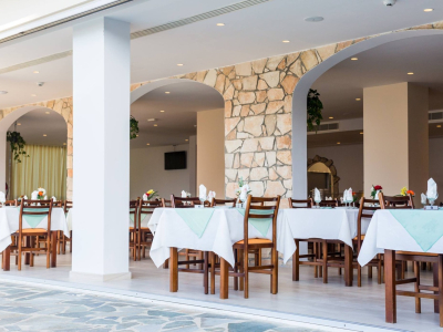  Restaurant terrace