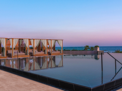  Spa Seawater Pool with Cabannes