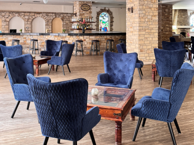  BAR SEATING AREA